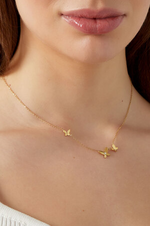 Collar clásico con tres charms de mariposa - oro  h5 Imagen3